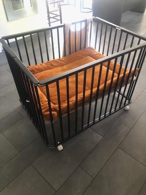 Te koop box met toebebehoren, Kinderen en Baby's, Boxen, Ophalen, Zo goed als nieuw, Rechthoekig, In hoogte verstelbaar