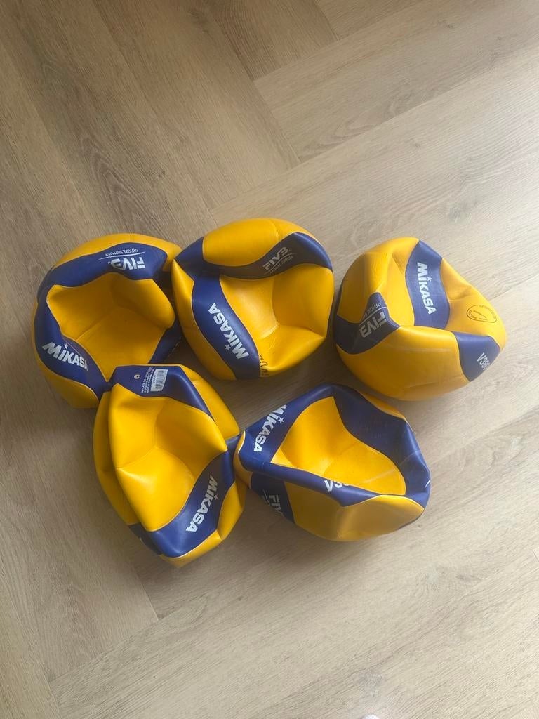 Mikasa V020W Volleybal - 5 stuks, Ophalen of Verzenden, Gebruikt