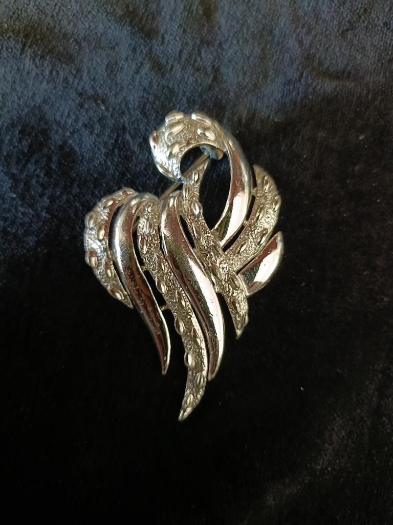 Vintage Crown Trifari Swirl Broche Alfred Philippe jaren 50, 4 tot 7 cm, Gebruikt, Ophalen of Verzenden, Zilver