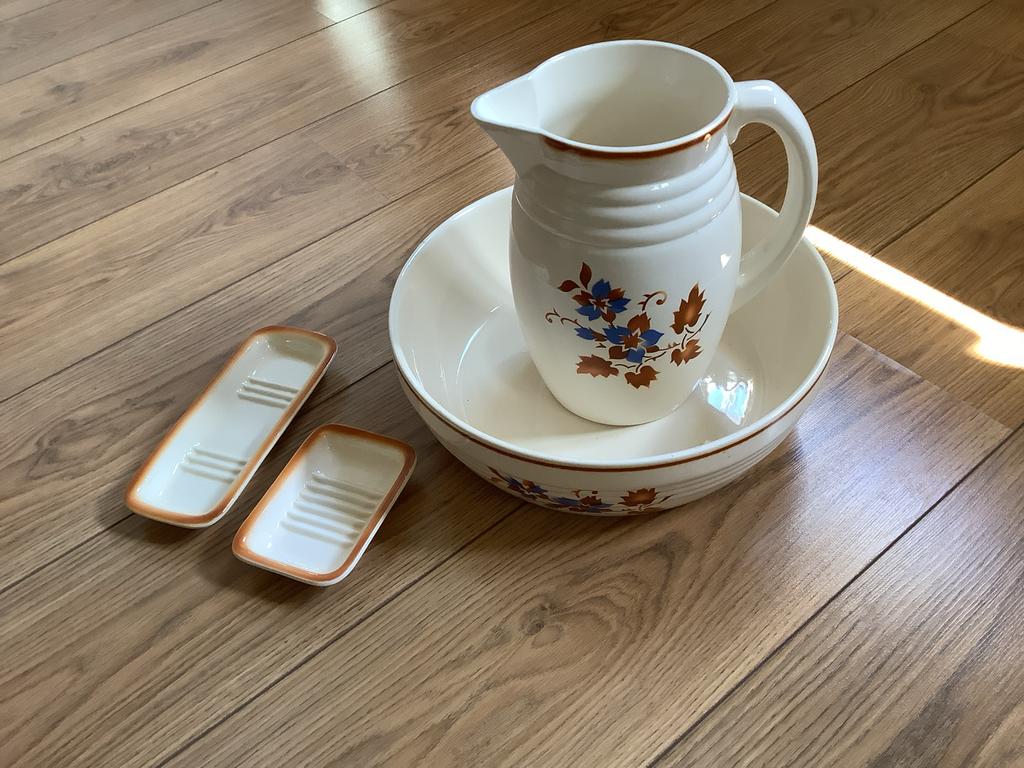 Vintage lampetstel Colditz Steingut, wit met bloemmotief, Ophalen