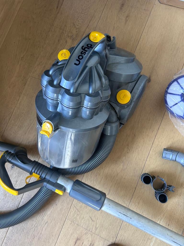 Dyson DC08 stofzuiger met accessoires + 2 HEPA filters, Ophalen, Gebruikt, Reservoir, Stofzuiger