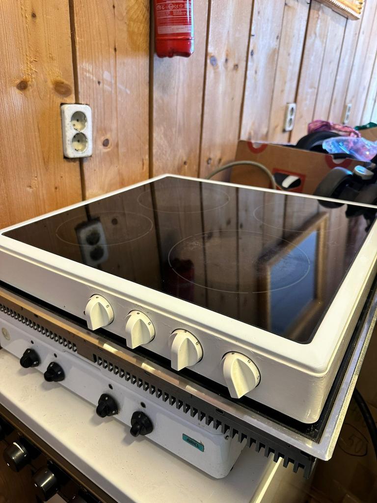 Elektronische kookplaat 380 €85, Witgoed en Apparatuur, Zo goed als nieuw, Vrijstaand, 85 tot 90 cm, Elektrisch