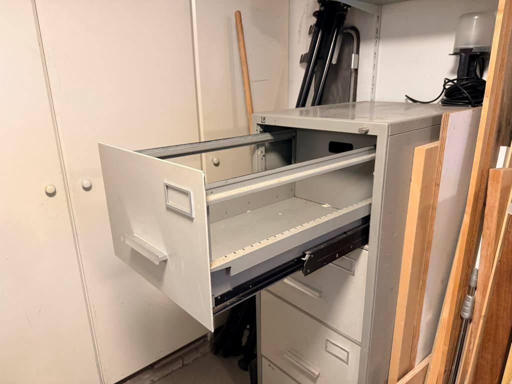 Metalen archiefkast met 4 laden, Ophalen, Gebruikt, 100 tot 150 cm, Meerdere deuren