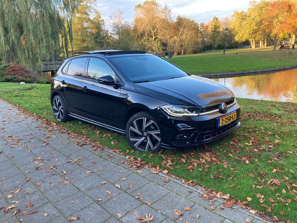 Volkswagen Polo 1.0 TSI R-line 110pk 7-DSG 2022 Zwart, Auto's, Volkswagen, USB, 19 km/l, 1100 kg, Geïmporteerd