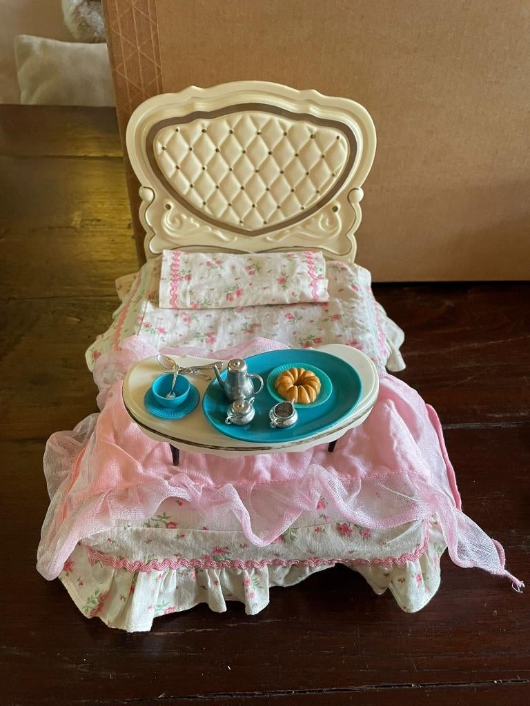 Vintage Little Hostess bed, by Marx, 1964, Kinderen en Baby's, Speelgoed | Poppenhuizen, Gebruikt, Poppenhuis, Ophalen of Verzenden