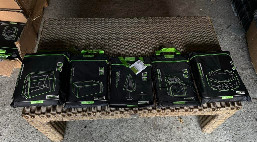 Grote partij NIEUWE afdekhoezen tuinsets,parasols,tafels etc, Ophalen, Nieuw