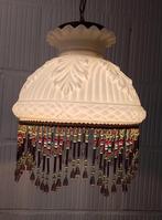 Vintage hanglamp met kralen - Melkglas, Antiek en Kunst, Antiek | Lampen, Ophalen of Verzenden