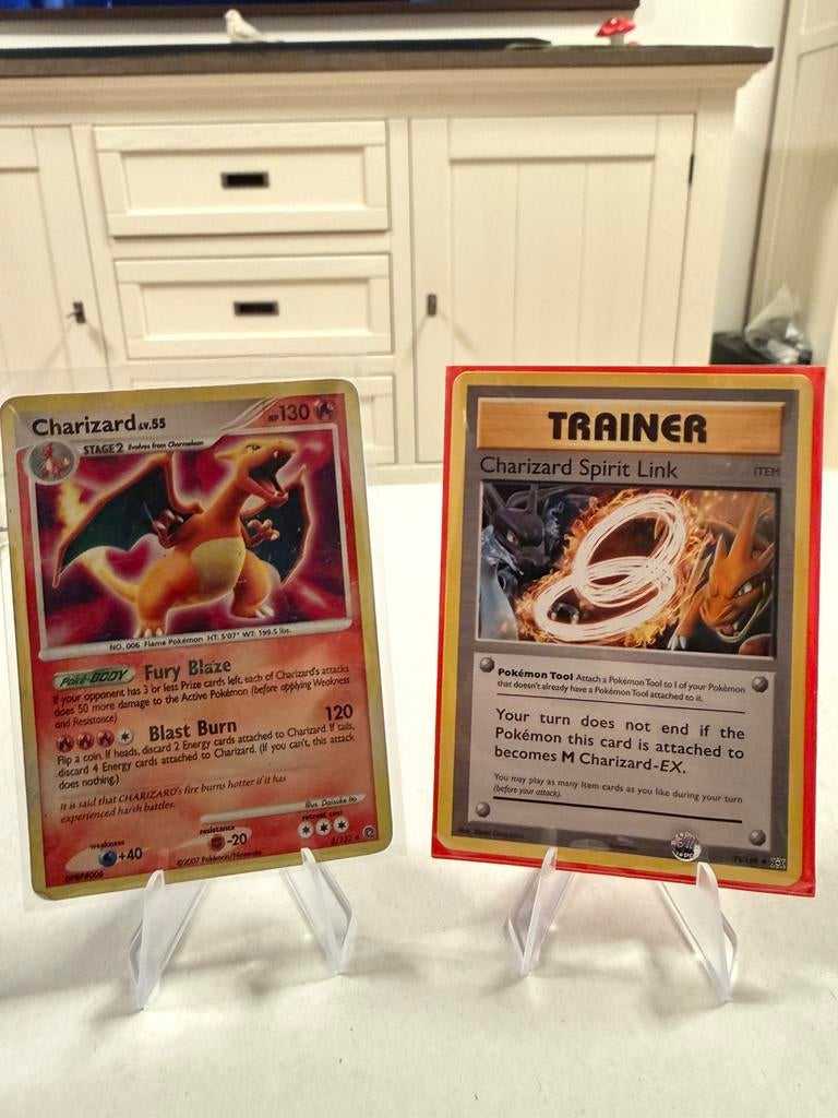 Pokemon Charizard + Charizard spirit link, Hobby en Vrije tijd, Verzamelkaartspellen | Pokémon, Ophalen of Verzenden, Zo goed als nieuw