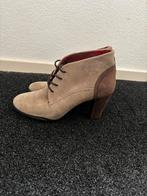 Tommy hilfiger beige laarsjes met hak maat 39, Beige, Ophalen of Verzenden, Zo goed als nieuw, Schoenen met hoge hakken