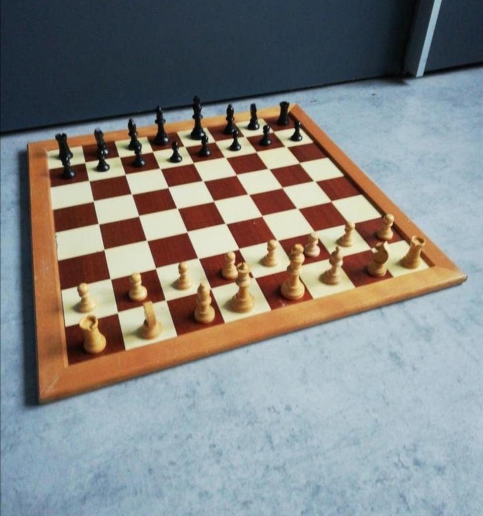 Homas houten dam /schaakbord met houten stukken, Ophalen of Verzenden, Minder dan 500 stukjes, Zo goed als nieuw, Schaken
