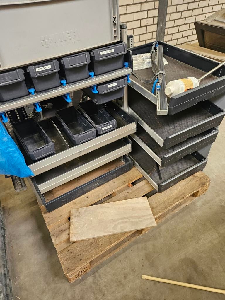 Sortimo bedrijfswageninrichting met lades en bakken, Ophalen