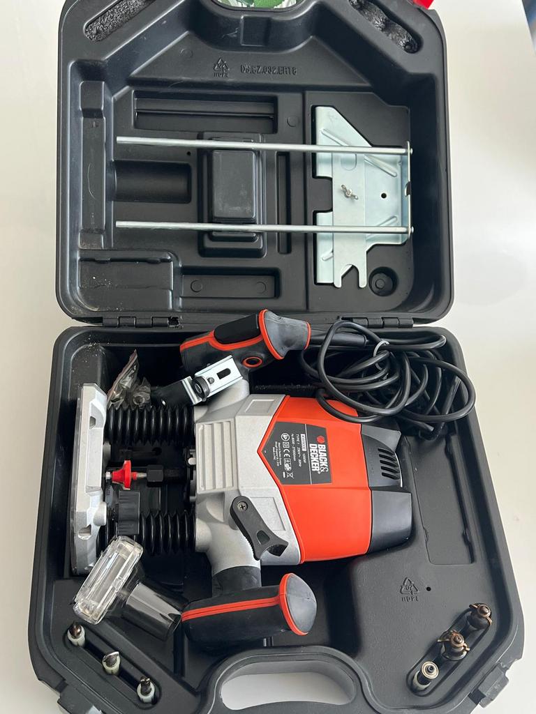 Bovenfrees 1200W – Black & Decker KW900E – met koffer, Ophalen of Verzenden, Zo goed als nieuw, Elektrisch, Bovenfrees