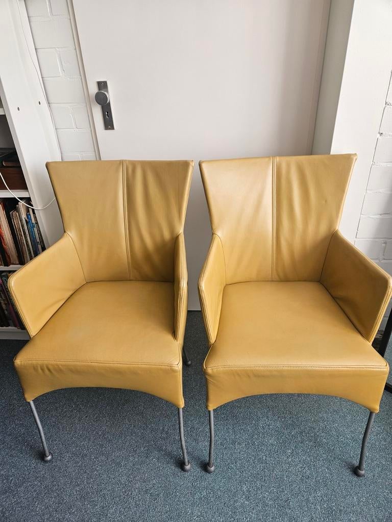 Twee leren stoelen kleur maïs geel, Ophalen