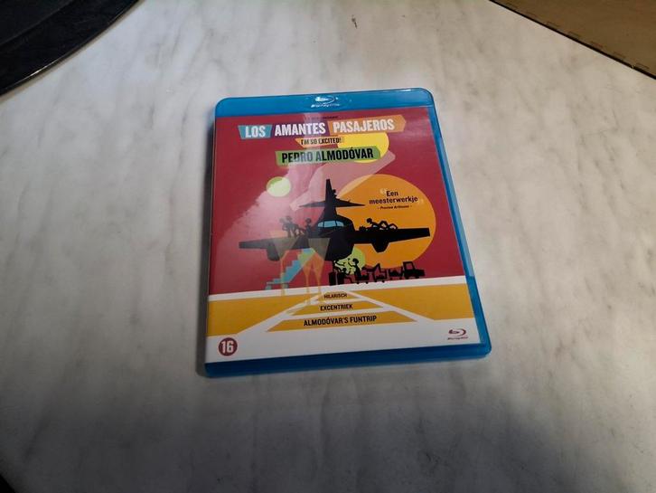 Los Amantes Pasajeros - Pedro Almodóvar Blu-ray, Cd's en Dvd's, Blu-ray, Zo goed als nieuw, Humor en Cabaret, Ophalen of Verzenden