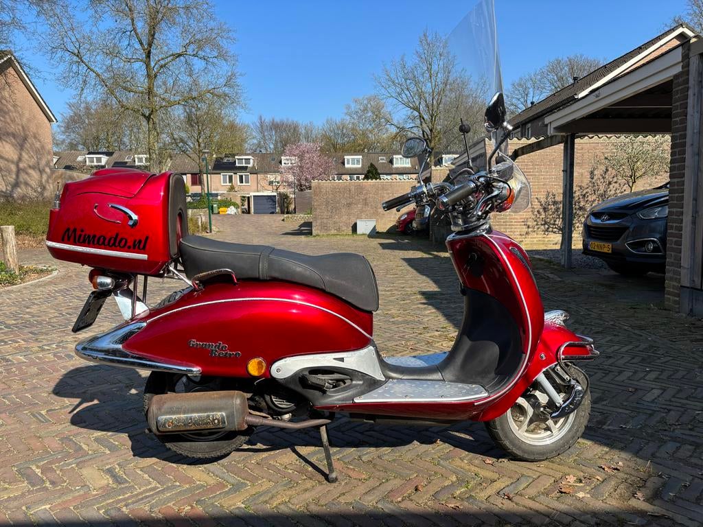 Rode AGM Retro (Geel Kenteken) – Fijne scooter, Fietsen en Brommers, Ophalen, Gebruikt, Overige typen, Overige merken