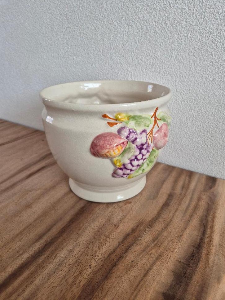 Vintage bloempot met fruit, Tuin en Terras, Bloempotten, Gebruikt, Aardewerk, Binnen, Minder dan 40 cm, Minder dan 25 cm, Rond