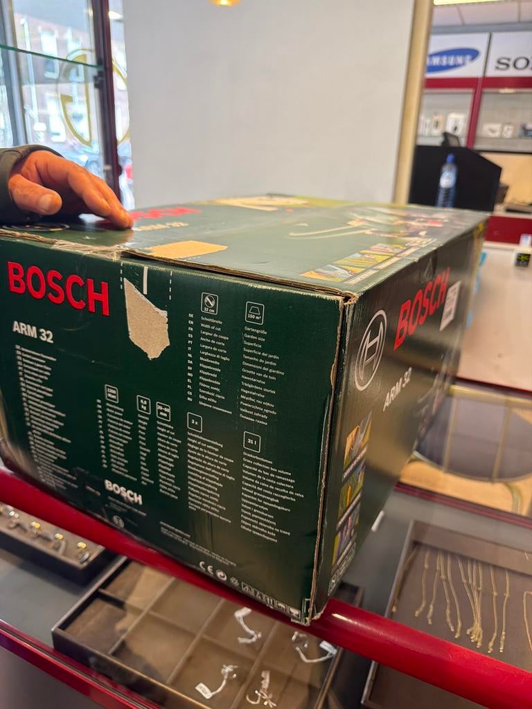 Bosch ARM 32 elektrische grasmaaier - Zo goed als nieuw, Bosch, Cirkelmaaier, Elektrische grasmaaier, Ophalen of Verzenden