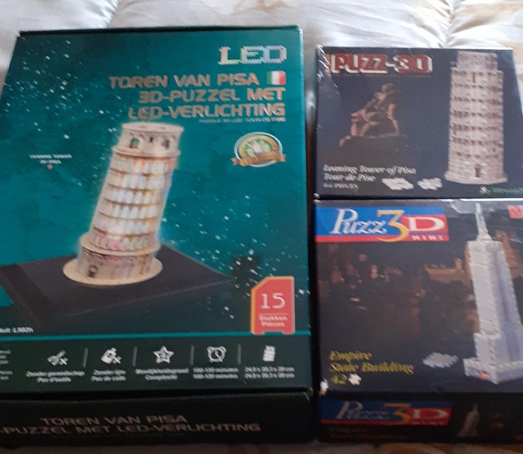 3   3D puzzels 1grote met verlichting 2kleine, Ophalen of Verzenden, Zo goed als nieuw