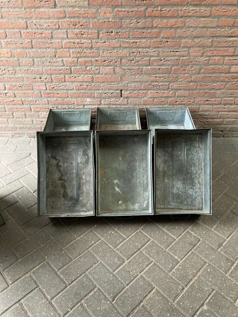 Mooie oude zinken philips bakken ,nu 10 stuks voor 125 euro, Ophalen
