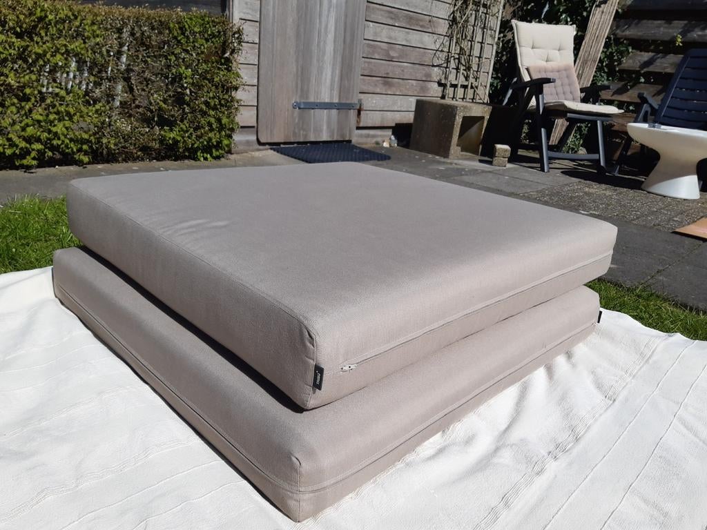 Tribù-hoogwaardige outdoorkussens-90cm90cm14cm-taupe/grijs, Tuin en Terras, Ophalen, Zo goed als nieuw, Textileen