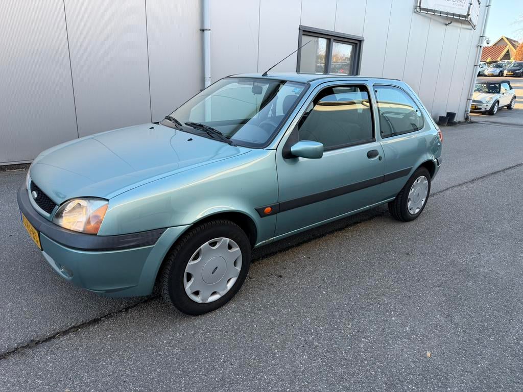 Ford Fiësta 1.3i 2001 Apk 04-2027  107.500 Km + Mondeo Wagon, Voorwielaandrijving, 1299 cc, Stof, 40 €/maand