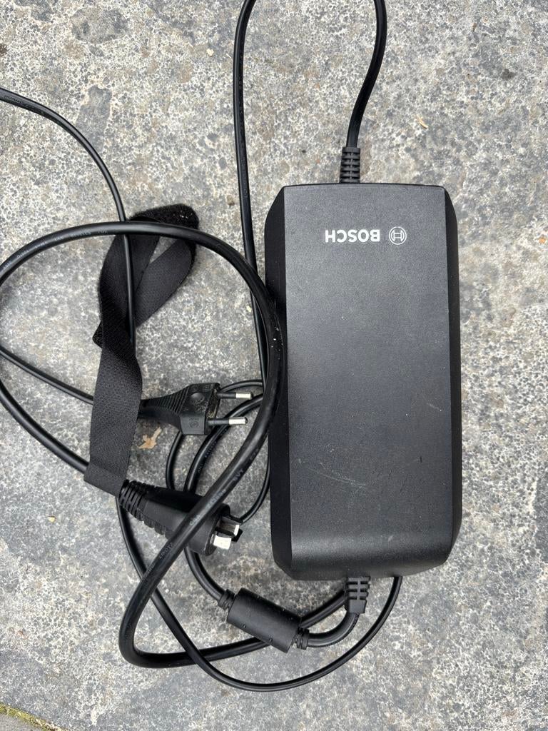 Bosch fietsaccu lader, Fietsen en Brommers, Ophalen of Verzenden, Zo goed als nieuw