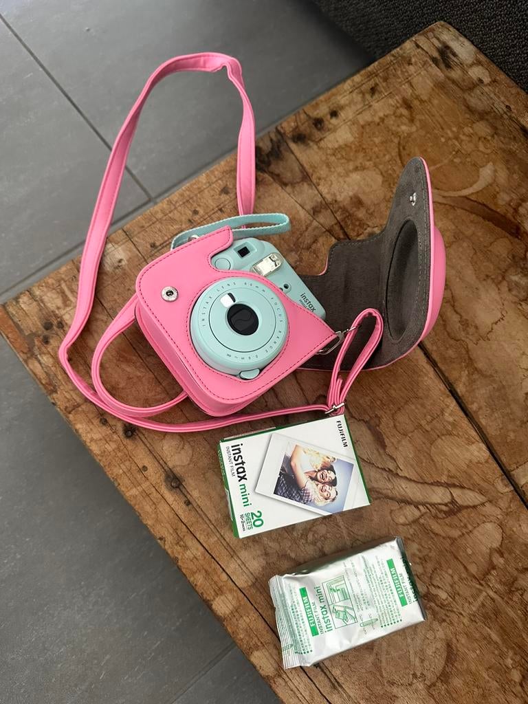 Instax mini 9 blauw met roze hoesje, Ophalen of Verzenden, Zo goed als nieuw, Polaroid, Fuji