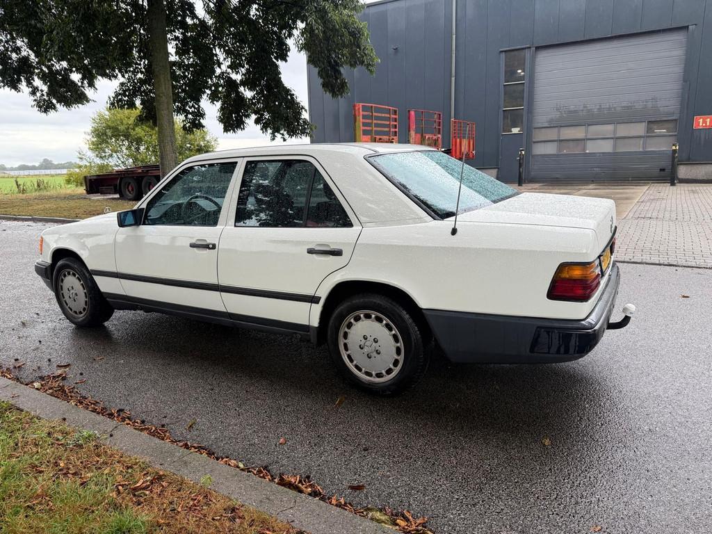 Mercedes-Benz 200-500 (W124) 230 E super netjes belasting vr, Auto's, Automaat, Gebruikt, 4 cilinders, 1290 kg