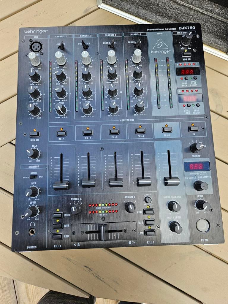 Behringer DJX750 DJ Mixer - Zo goed als nieuw, Ophalen, Zo goed als nieuw, Minder dan 5 kanalen