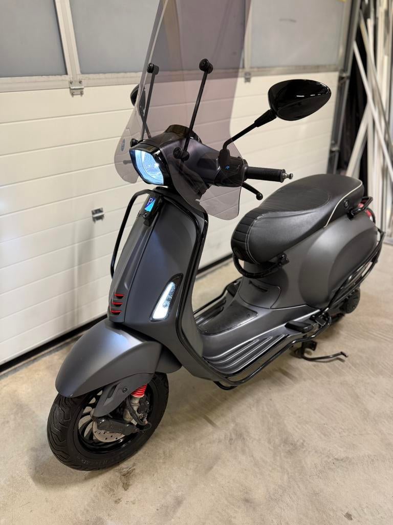 Vespa sprint iget, Ophalen, Zo goed als nieuw, Benzine