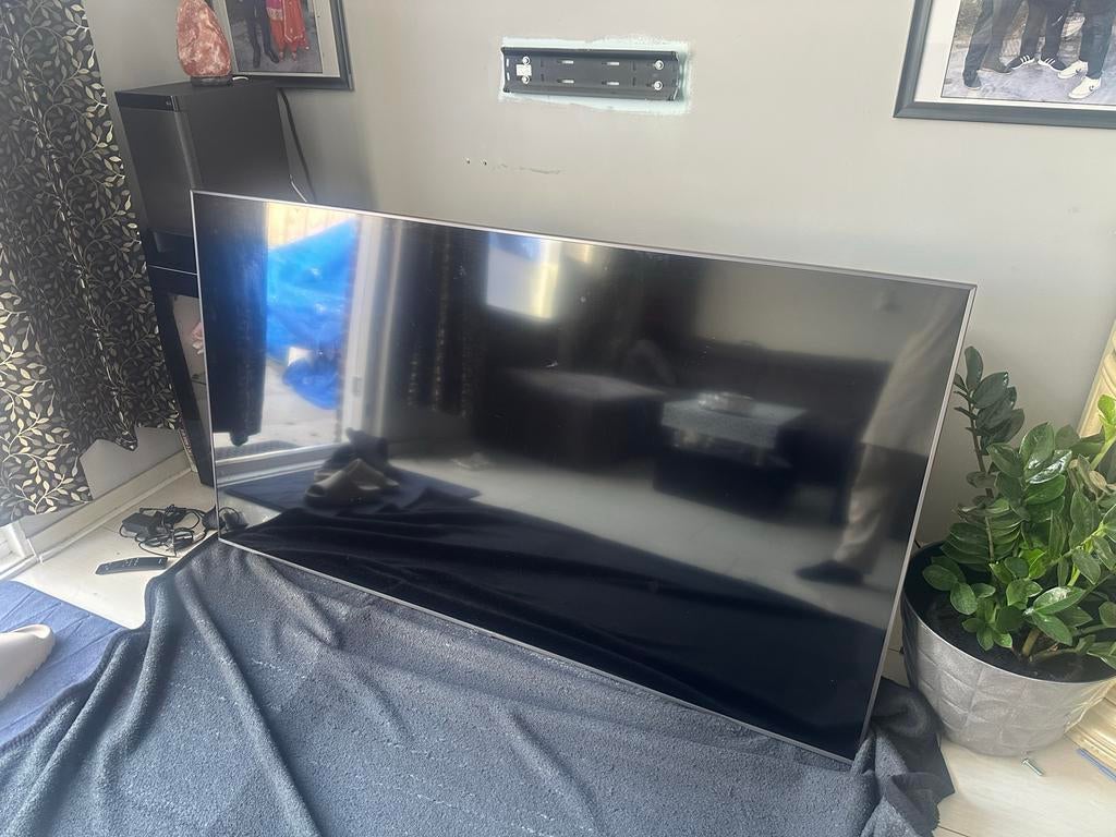 Samsung 70 inch 4K TV - Defect voor de handige klusser, 50 Hz, Ophalen of Verzenden, Zo goed als nieuw, Samsung