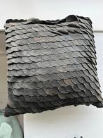 Decoratief kussen 40x40 cm met schubbenpatroon, Ophalen, Zo goed als nieuw, Grijs, Vierkant