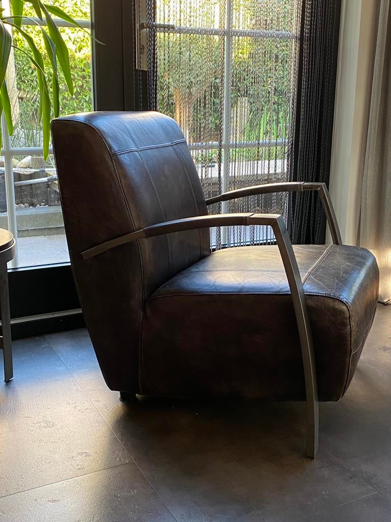 Leren fauteuil (stoel ) , industriële look, donkertaupe, Huis en Inrichting, Fauteuils, Ophalen, Zo goed als nieuw, Industrieel / Stoer