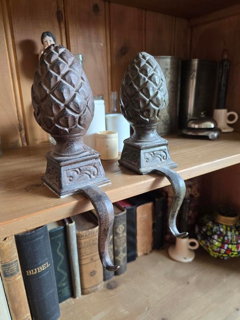 Gietijzeren Kasthaken -, Ophalen of Verzenden, Gebruikt, IJzer, Overige typen