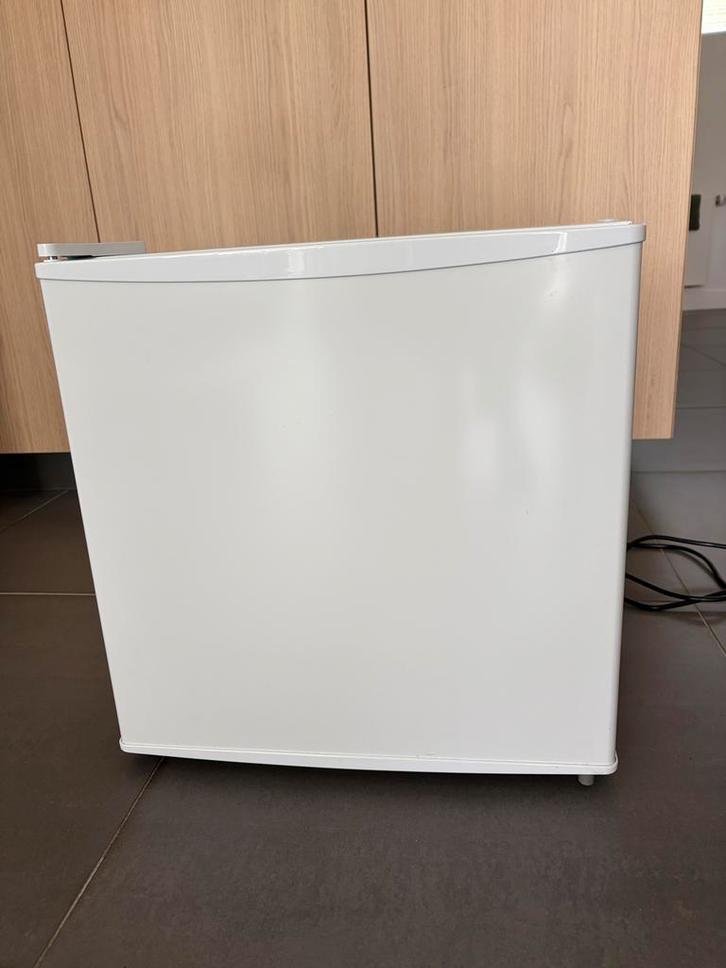 IKEA Tillreda Mini Koelkast - Compact en Efficiënt, Witgoed en Apparatuur, Koelkasten en IJskasten, Zo goed als nieuw, Met vriesvak