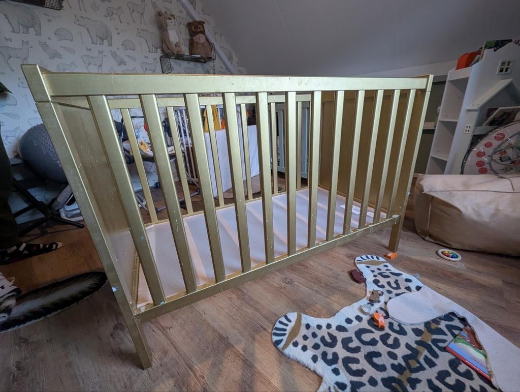 Gouden babyledikant/peuterbedje 120x60cm Sundvik, Ophalen, Gebruikt, Ledikant