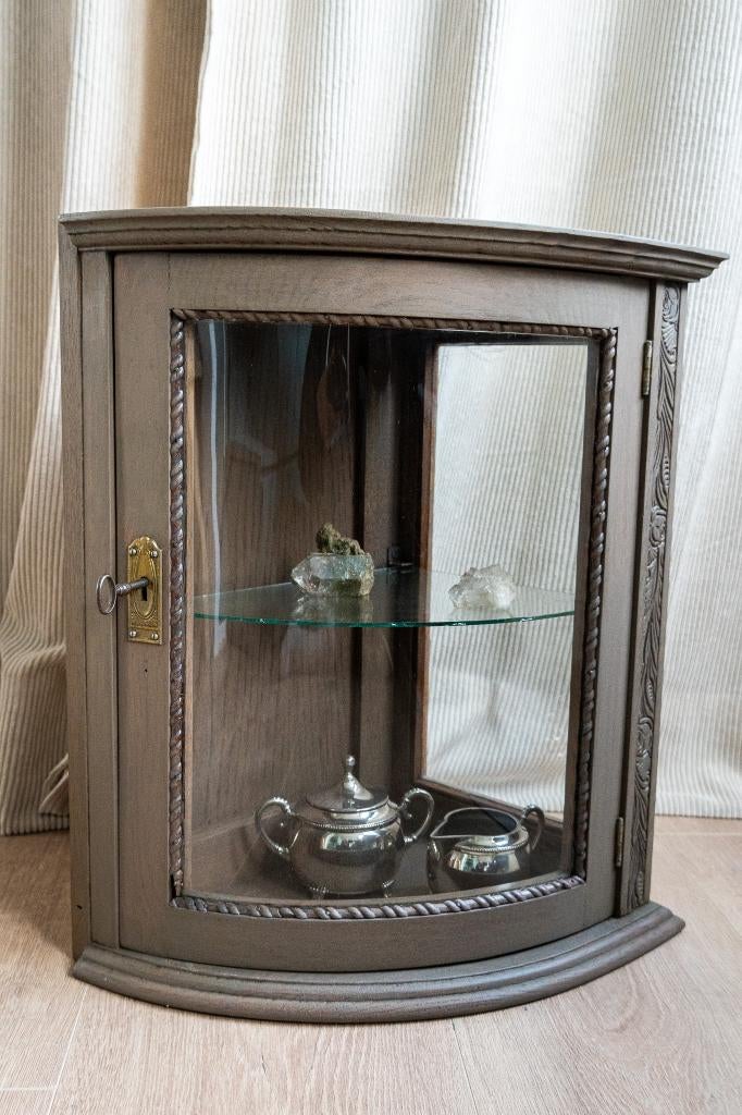 Vintage hoek vitrinekast, Huis en Inrichting, Kasten | Vitrinekasten, Ophalen, Minder dan 100 cm, 25 tot 50 cm, Minder dan 50 cm