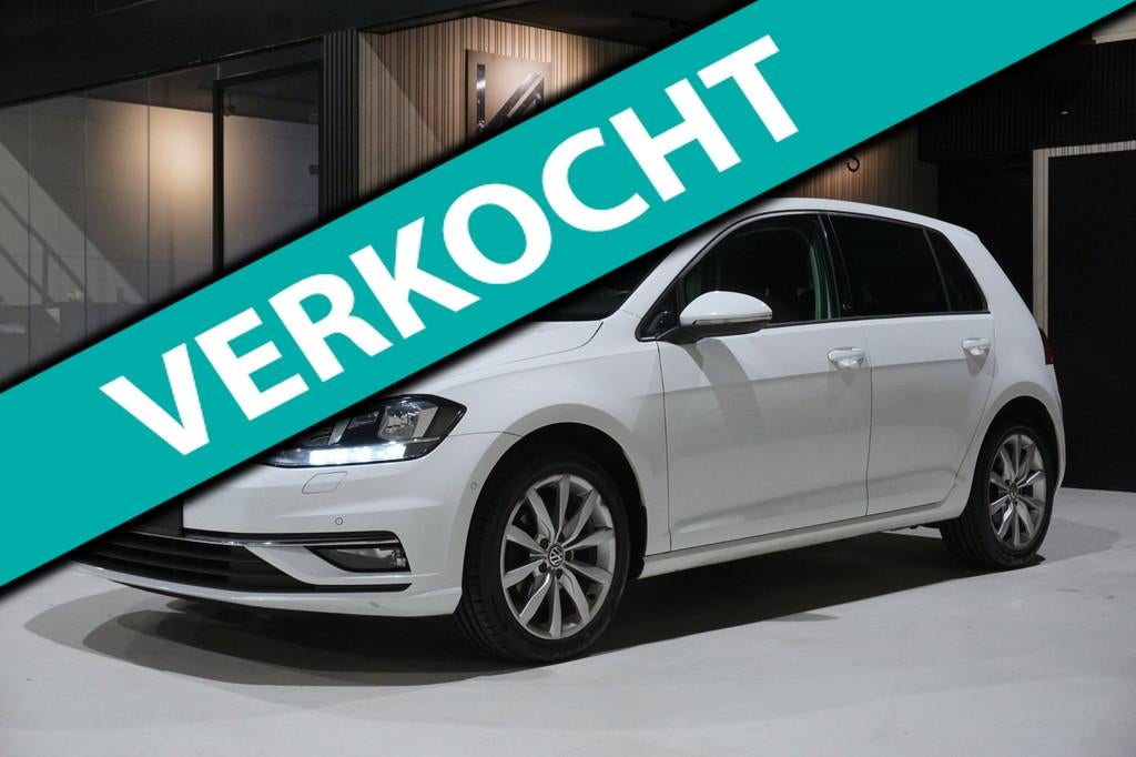 Volkswagen Golf 1.0 TSI Highl. Carplay ACC Clima Stoelv PDC, Voorwielaandrijving, Stof, Gebruikt, Wit
