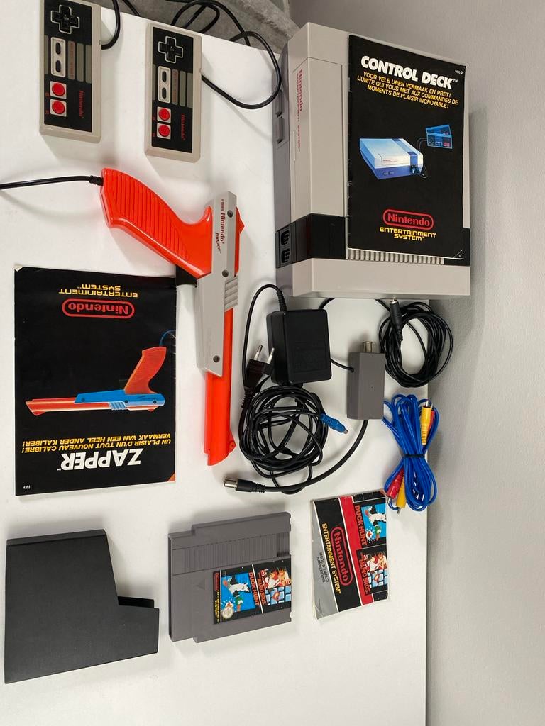 Nintendo NES met 2 controllers en Zapper, Ophalen, Gebruikt, Met 2 controllers, Met zapper/pistool