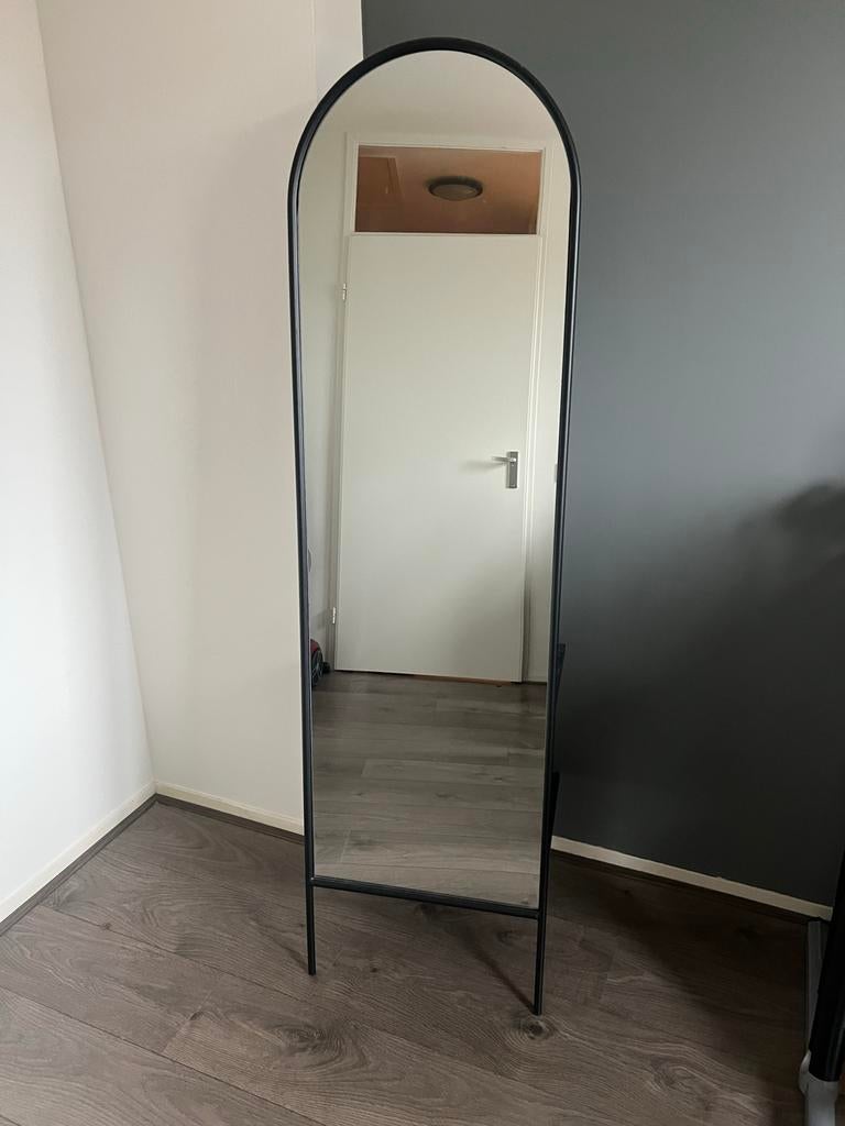 Staande spiegel Bloomingville met kledingrek, Huis en Inrichting, Woonaccessoires | Spiegels, Ophalen, Zo goed als nieuw