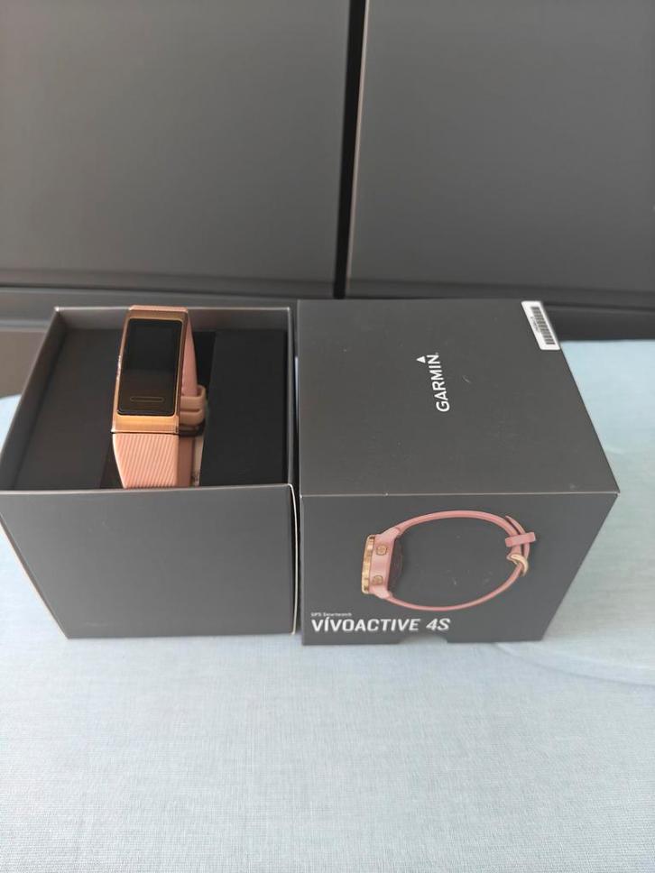 Garmin Vivoactive 4S GPS Smartwatch - Roze/Goud, Sieraden, Tassen en Uiterlijk, Smartwatches, Zo goed als nieuw, Roze, Afstand