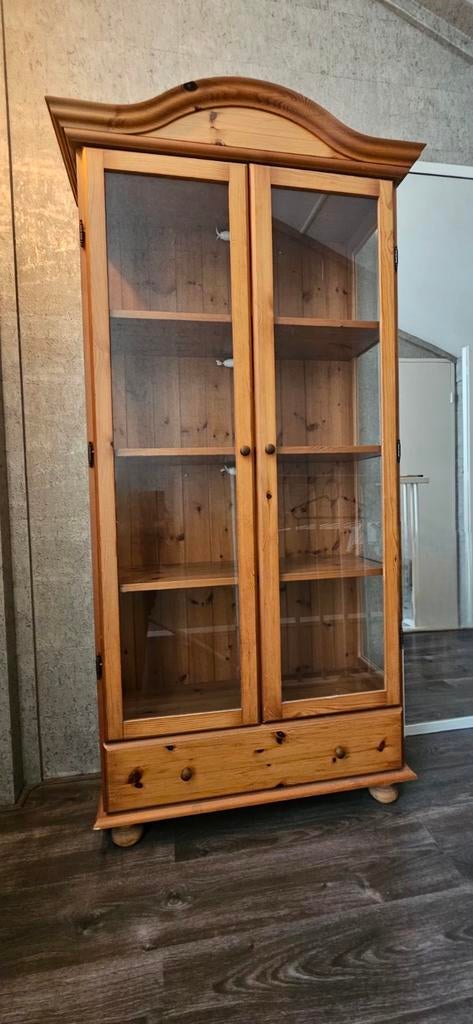 Grenen kuif vitrinekast met lade en ronde poten, Huis en Inrichting, Kasten | Vitrinekasten, Ophalen