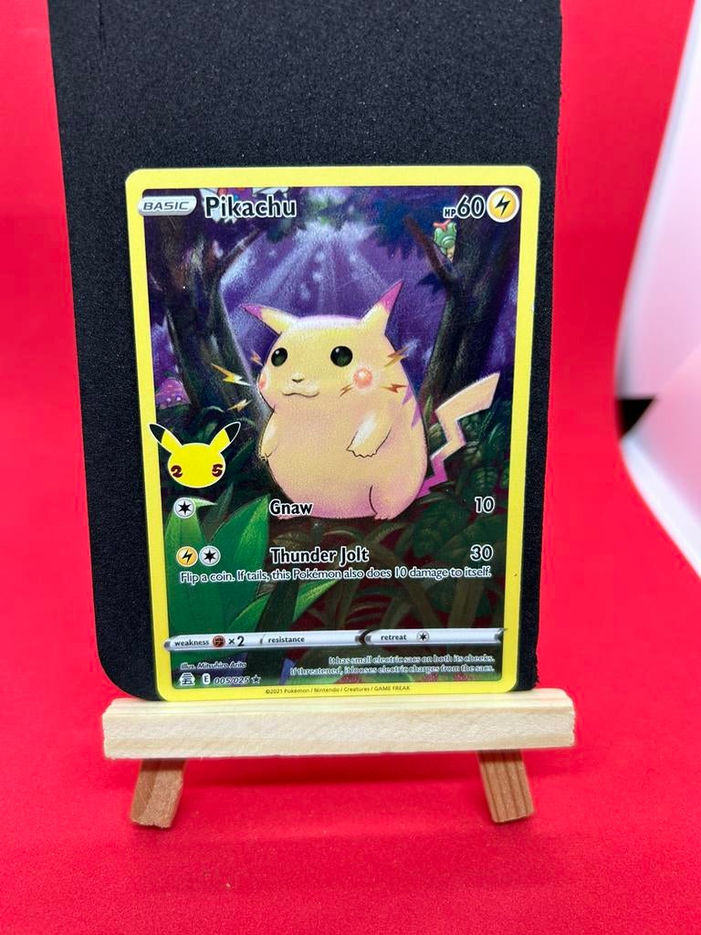 Pikachu Full Art 005/025 Celebrations Holo 25th Anniversary, Ophalen of Verzenden, Zo goed als nieuw