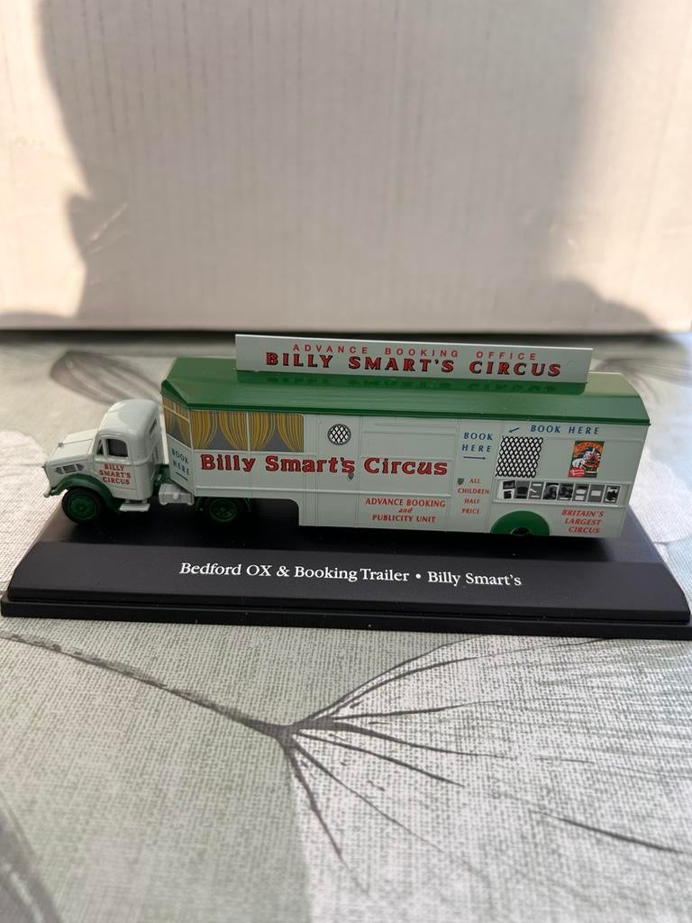 Modelauto Billy Smart’s Circus 1:76, Ophalen of Verzenden, Nieuw, Bus of Vrachtwagen