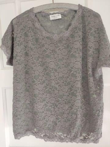 Rosemunde shirt grijs kant L, Kleding | Dames, Maat 42/44 (L), Ophalen of Verzenden, Zo goed als nieuw, Korte mouw
