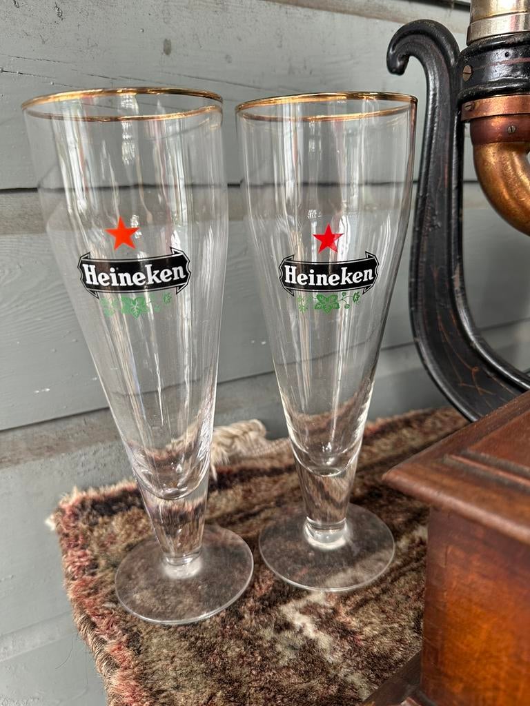 2x Heineken glazen op voet, Ophalen of Verzenden, Gebruikt, Glas of Glazen, Heineken