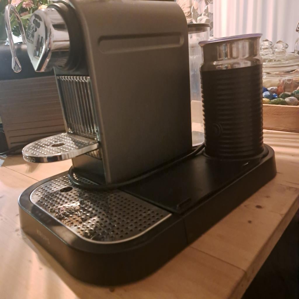 Nespresso apparaat met melkopschuimer, Ophalen of Verzenden