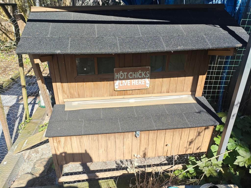 Kippenhok met automatische luik opener, Ophalen