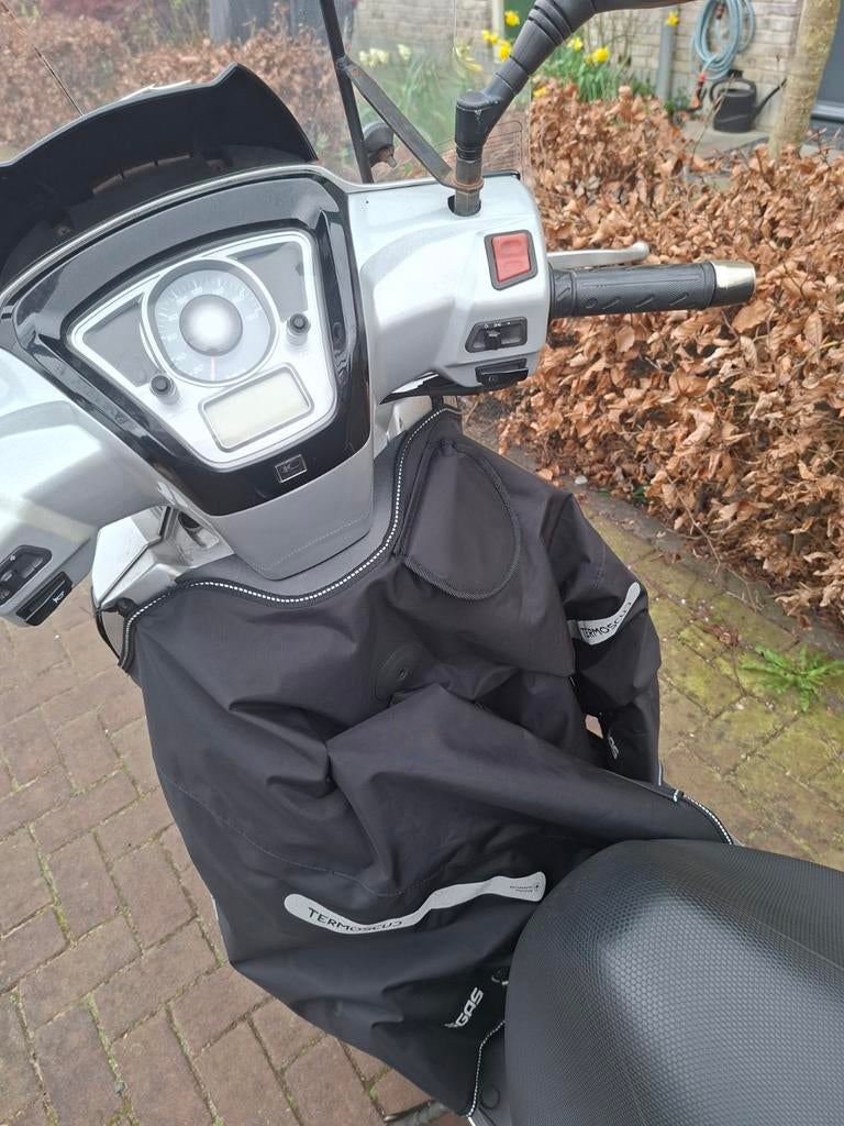 Beenkleed Tucano Urbano R083 Kymco People GT 125, 200, 300, Fietsen en Brommers, Scooters | SYM, Ophalen of Verzenden, Zo goed als nieuw