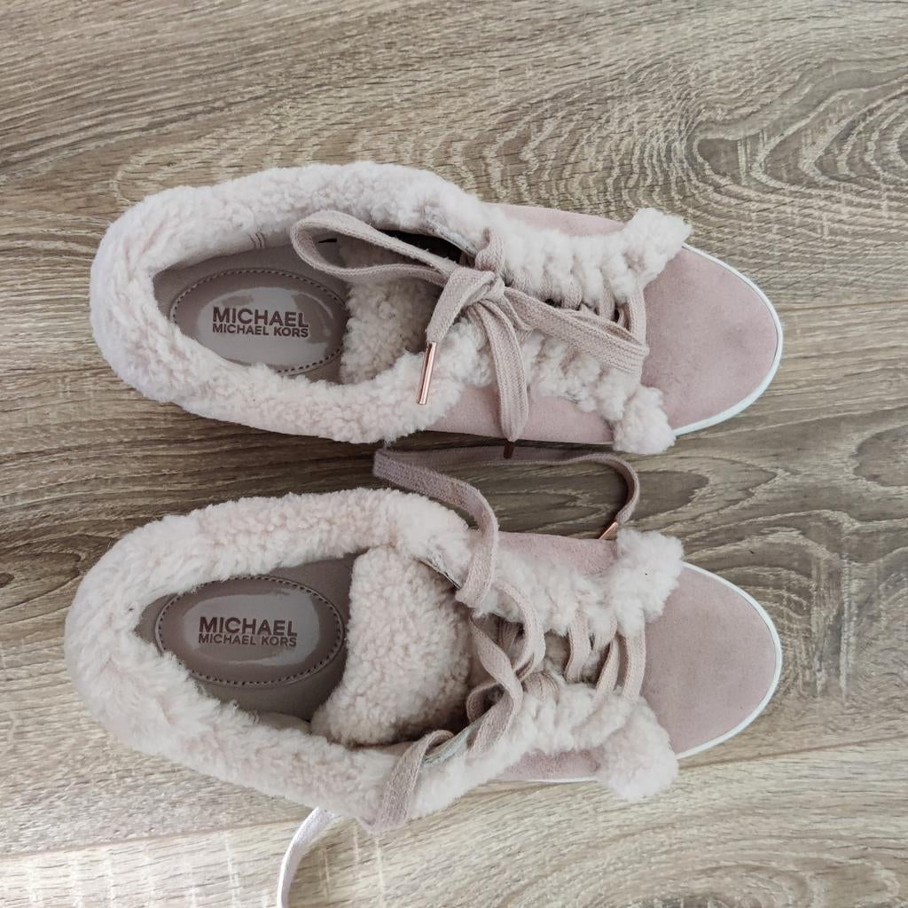 Prachtige Michael Kors suède sneakers met bont maat 37., Kleding | Dames, Schoenen, Michael Kors, Ophalen of Verzenden, Sneakers of Gympen